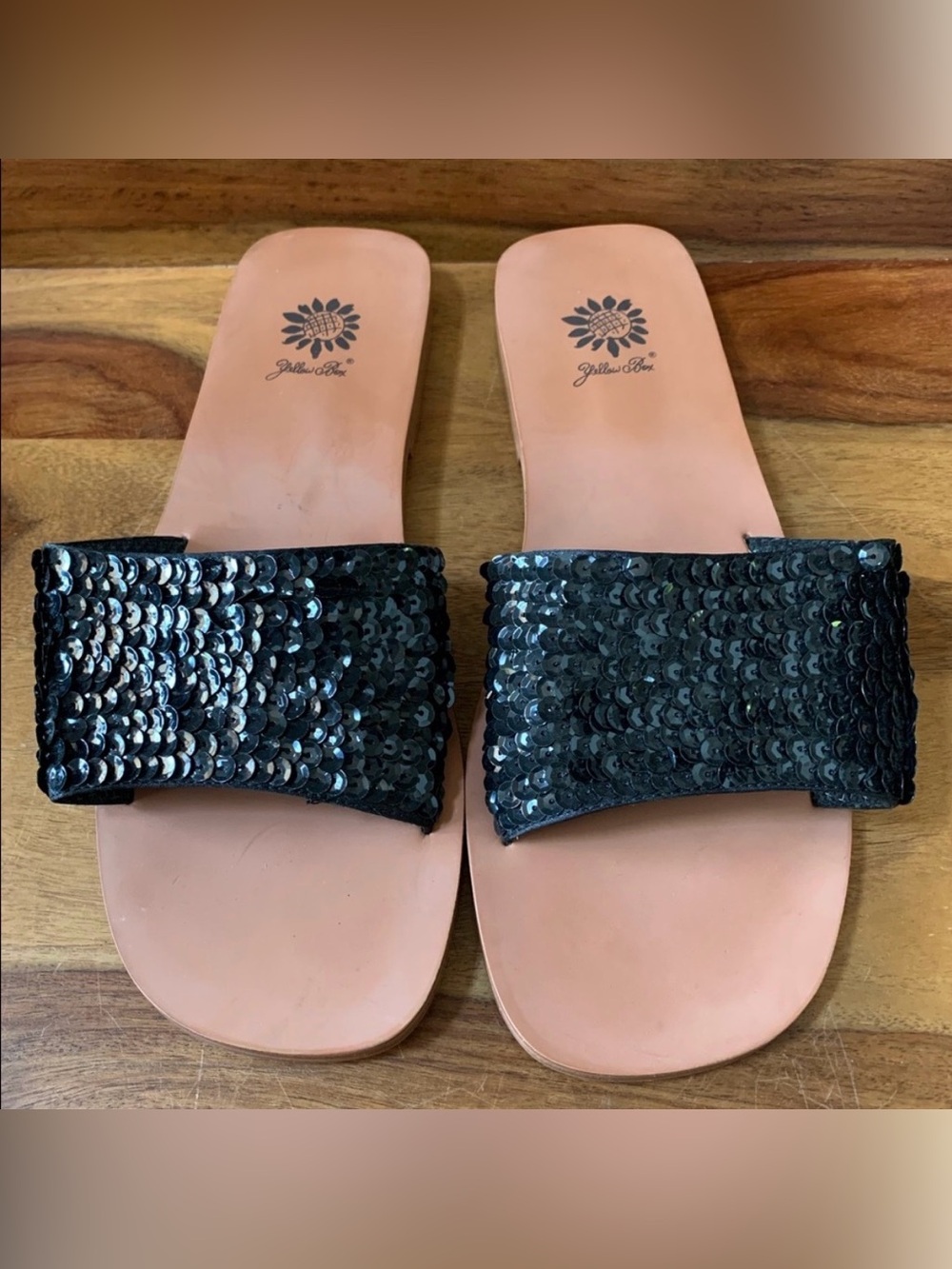 YELLOW BOX Black Sequins Sandals